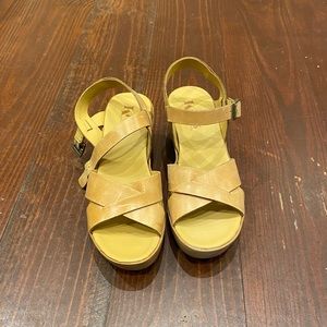 Korks for Kork Ease NWOB tan wedge platform 7